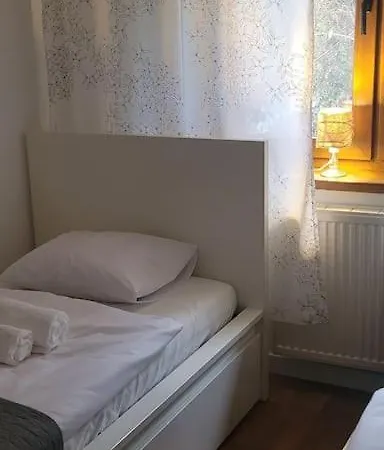 Uroczy Dom Na Ladnym Podwarszawskim Osiedlu Michalowice  Exterior photo